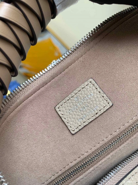 WIS MM HOBO LOUIS BEAUBOURG VUITTON 1109